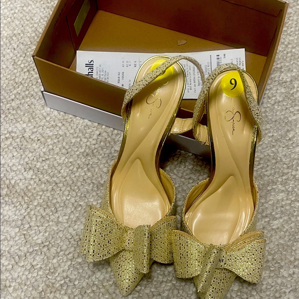 Elegant Gold Bow Women’s Heels
Jessica Simpson
Never worn